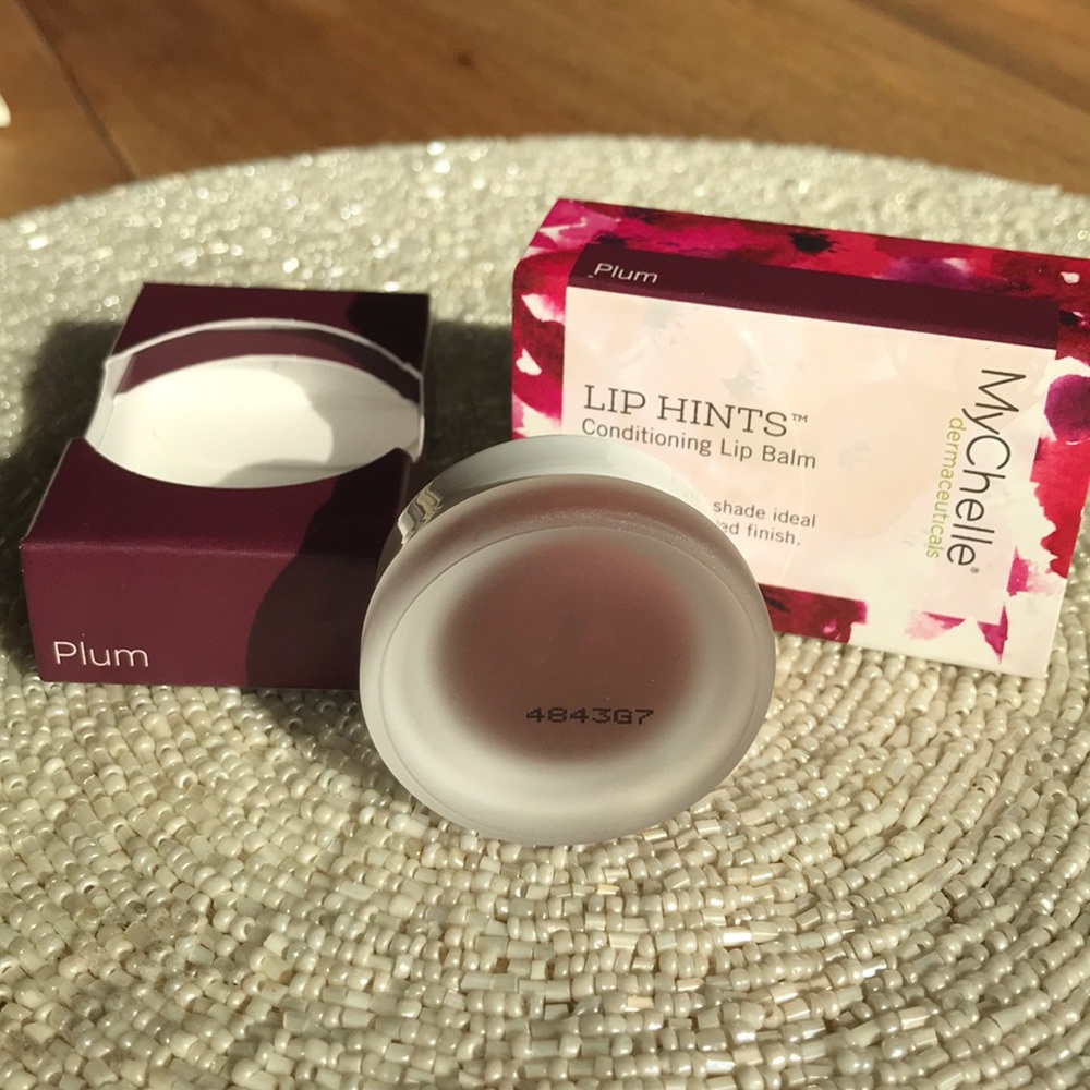 BNIB MyChelle Lip Hints Conditioning Lip Balm PLUM